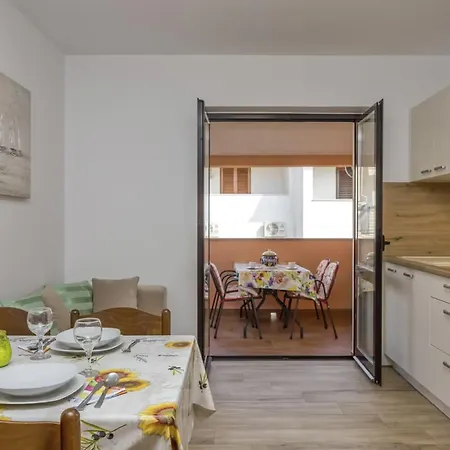 'silva5' Mit Wasserblick By Interhome